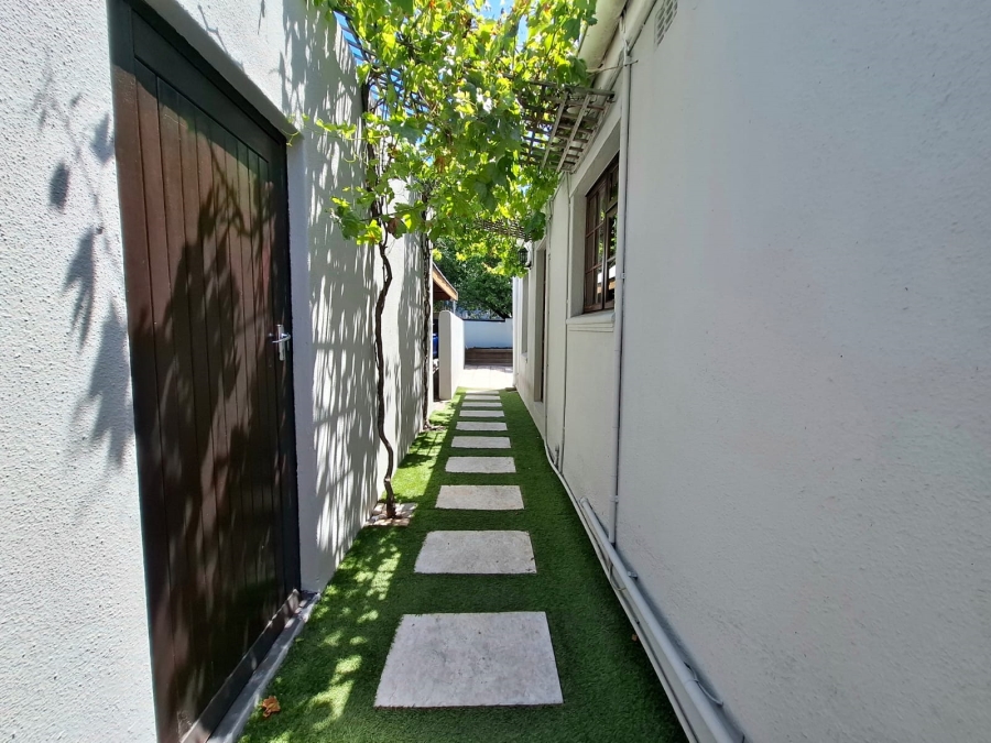 To Let 2 Bedroom Property for Rent in Table View Western Cape